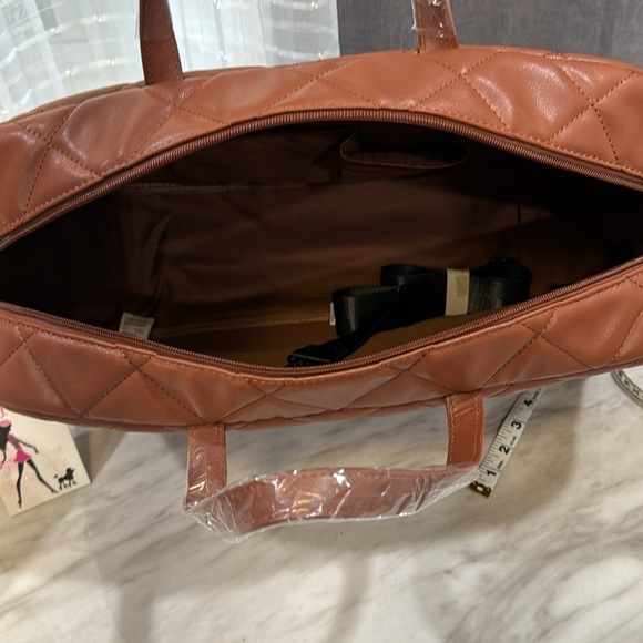 Gilda Paris Large Crossbody Bag - Picture 7 of 13